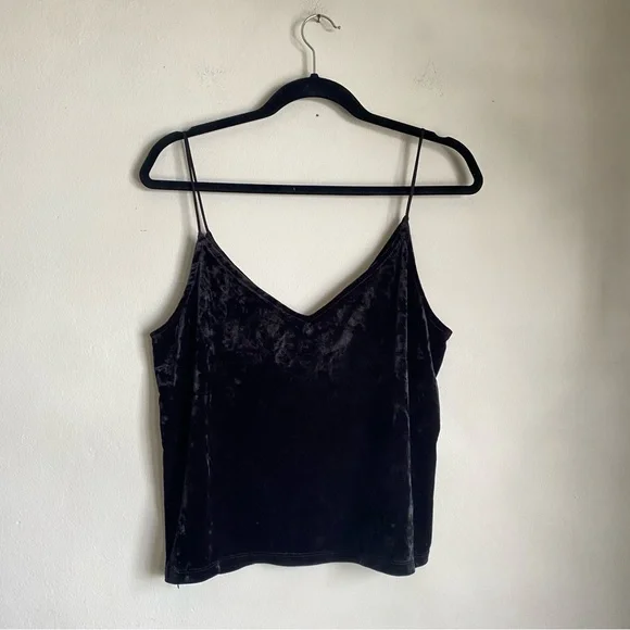 トップス BELPER VELVET CAMISOLE(BLACK) Tops | Black Crushed Velvet Camisole Top | Poshmark